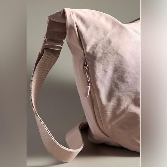 Beis - The Crescent Catchall Sling Bag, NWT - Picture 5 of 9